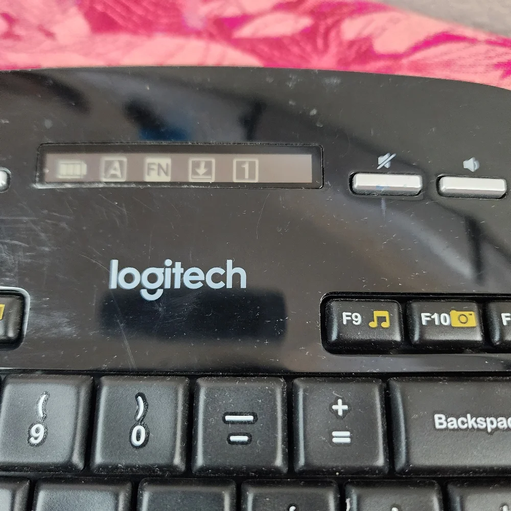 Logitech MK710 Wireless Keyboard Without Unifying Dongle. EUC.